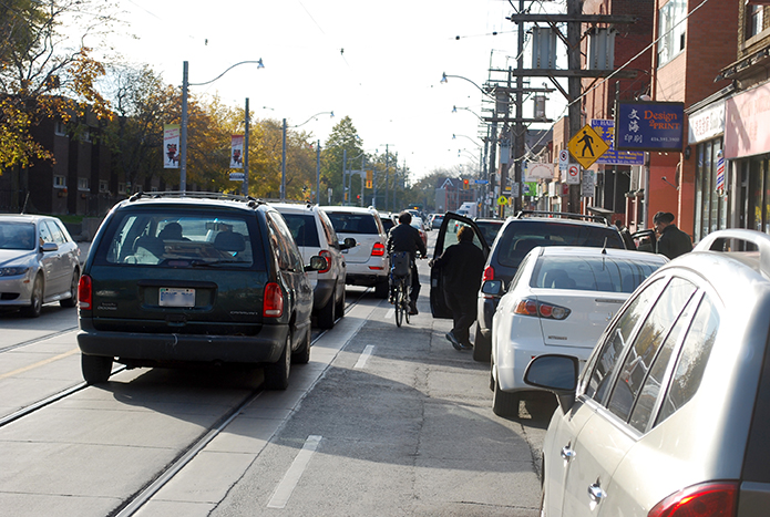 A_narrow_bikelane